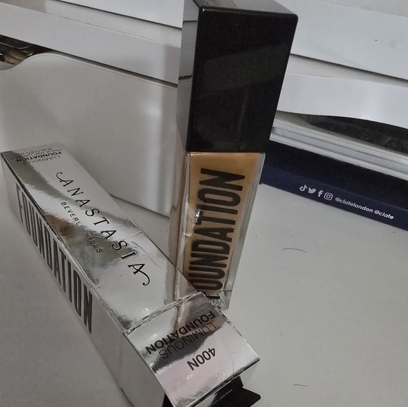 Makeup - Picture 1 of 6